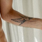 tatouage-hirondelle-poignet